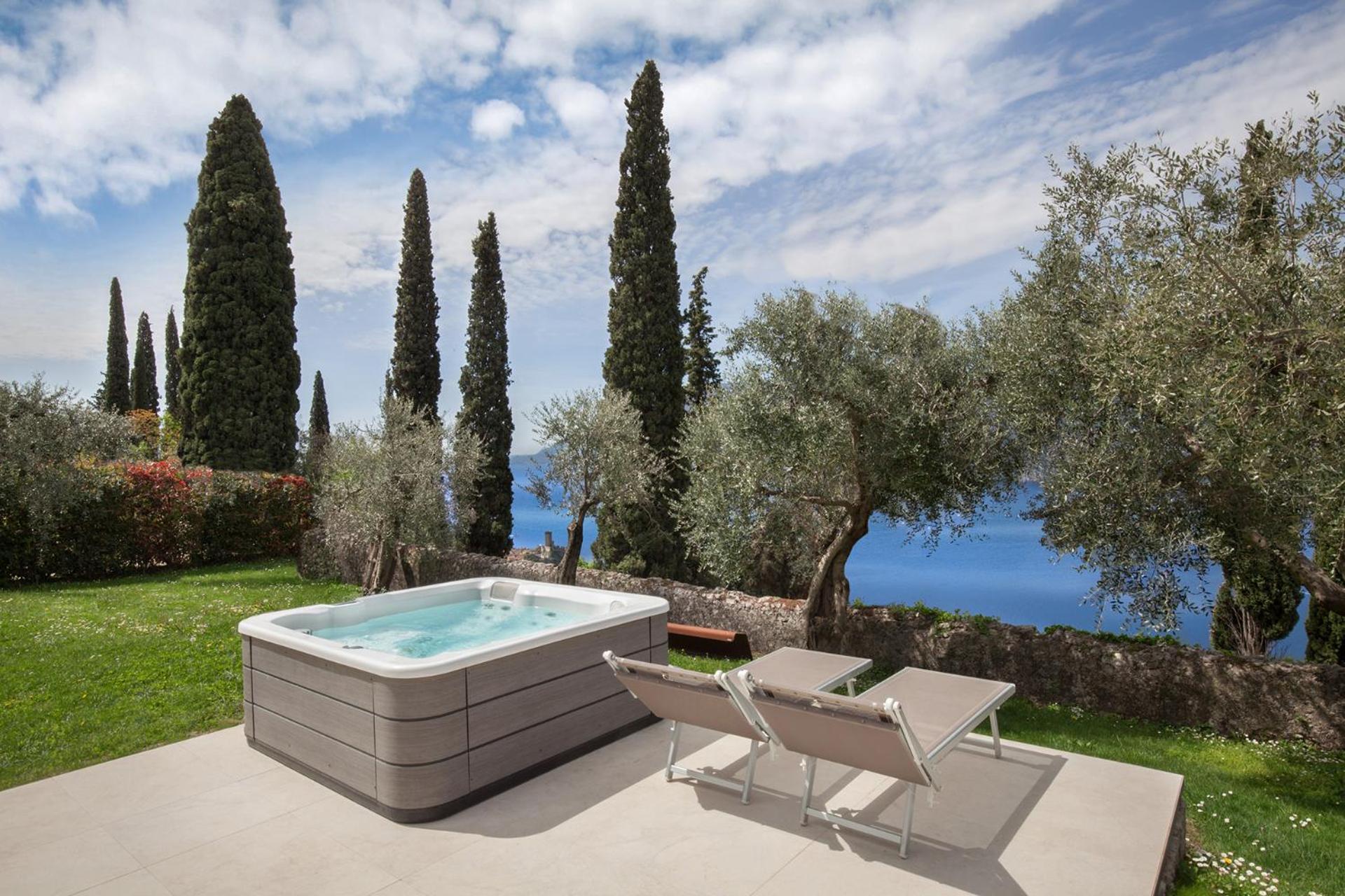 Villa Cipressi - Luxuri Lounge - Malcesine Eksteriør bilde